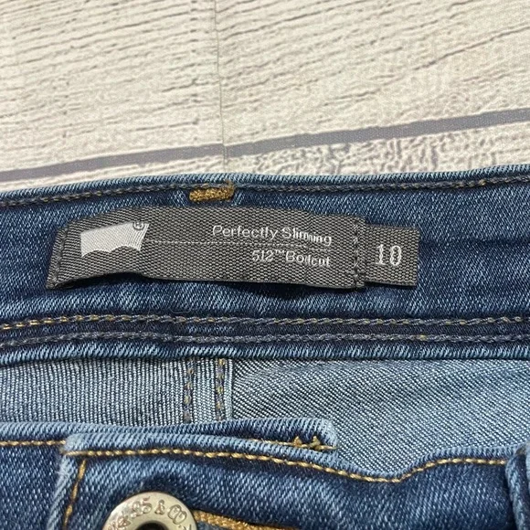 Levi’s Perfectly Slimming 512 Bootcut Jeans - Picture 2 of 10